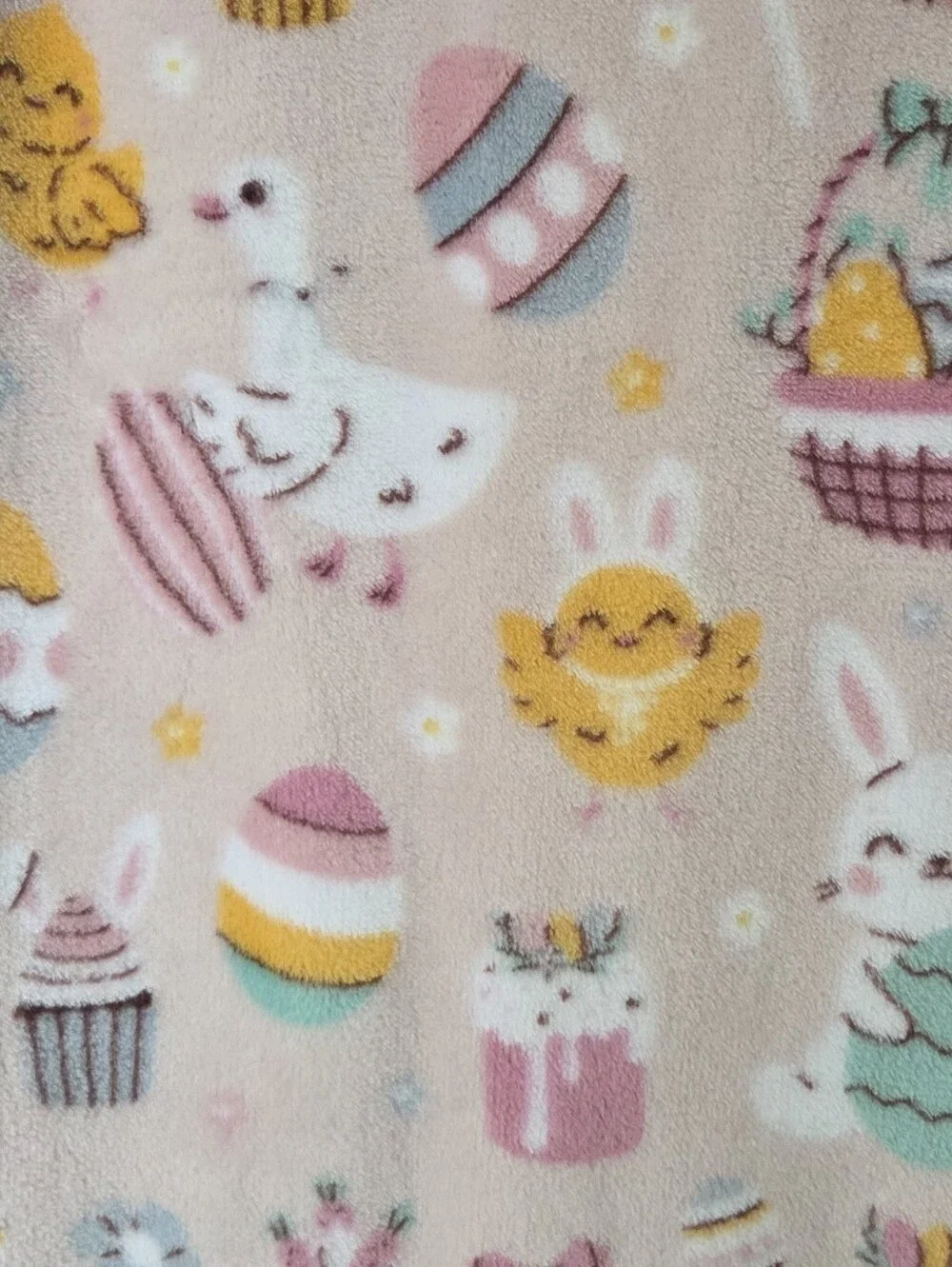 BUMBLE GROVE Bunny & Cupcake Plush Throw Blanket